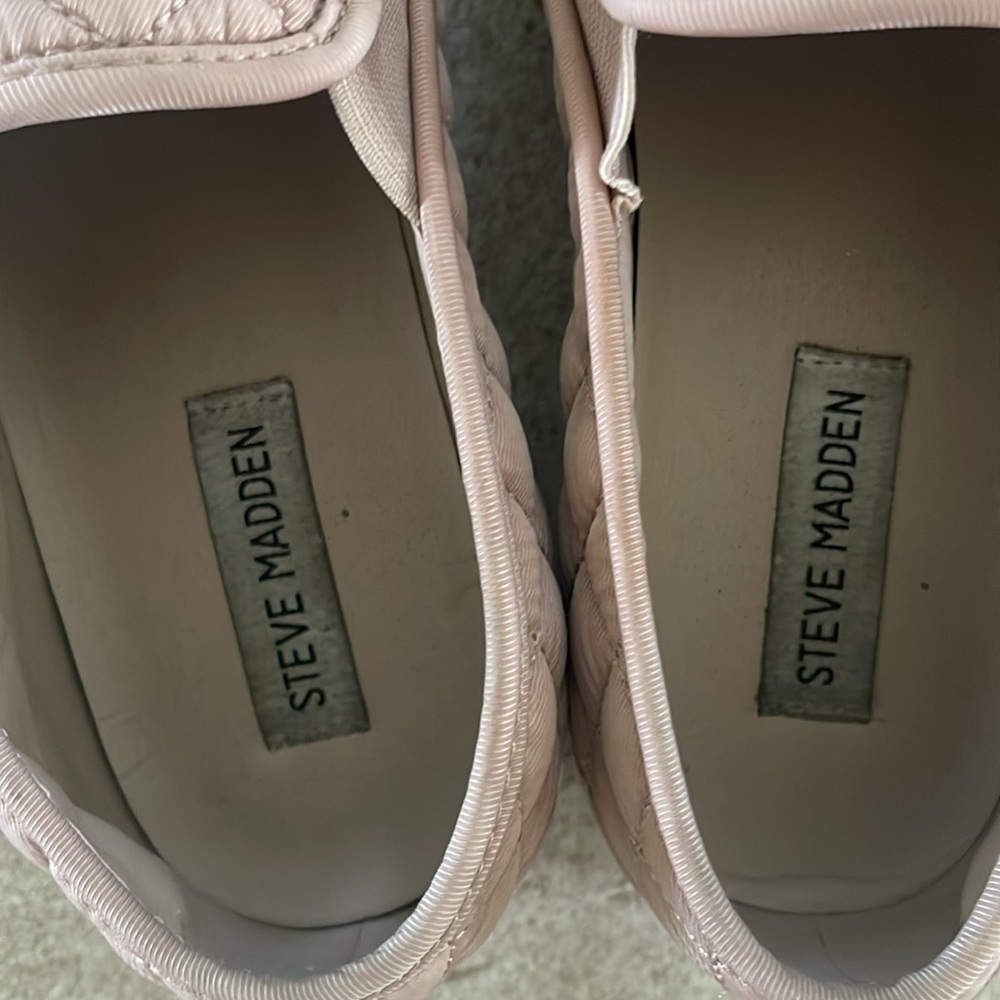 Steve Madden Quilted Slip on Sz 9.5 M - Picture 4 of 4